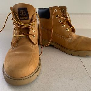 TIMBERLAND boots, girls size 2.5